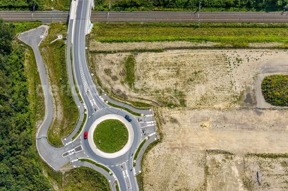 Bergkamen from the bird's eye view: Traffic management of the roundabout road on Jahnstrasse in the district Oberaden in Bergkamen in the state North Rhine-Westphalia, Germany