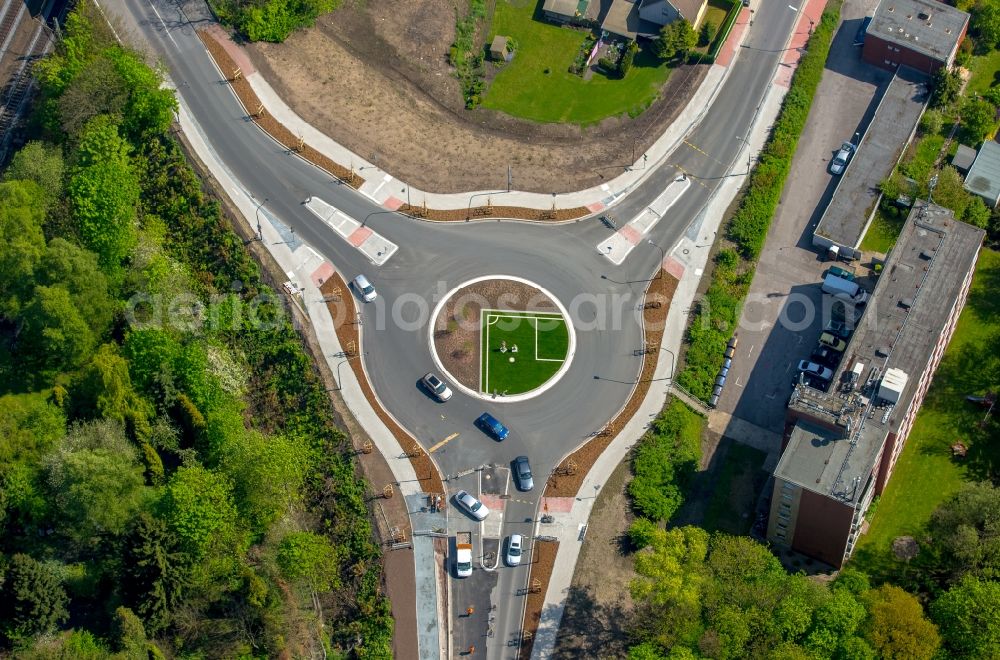 Hamm from above - Traffic management of the roundabout road Kamener Strasse corner Kleine Werlstrasse in Hamm in the state North Rhine-Westphalia, Germany