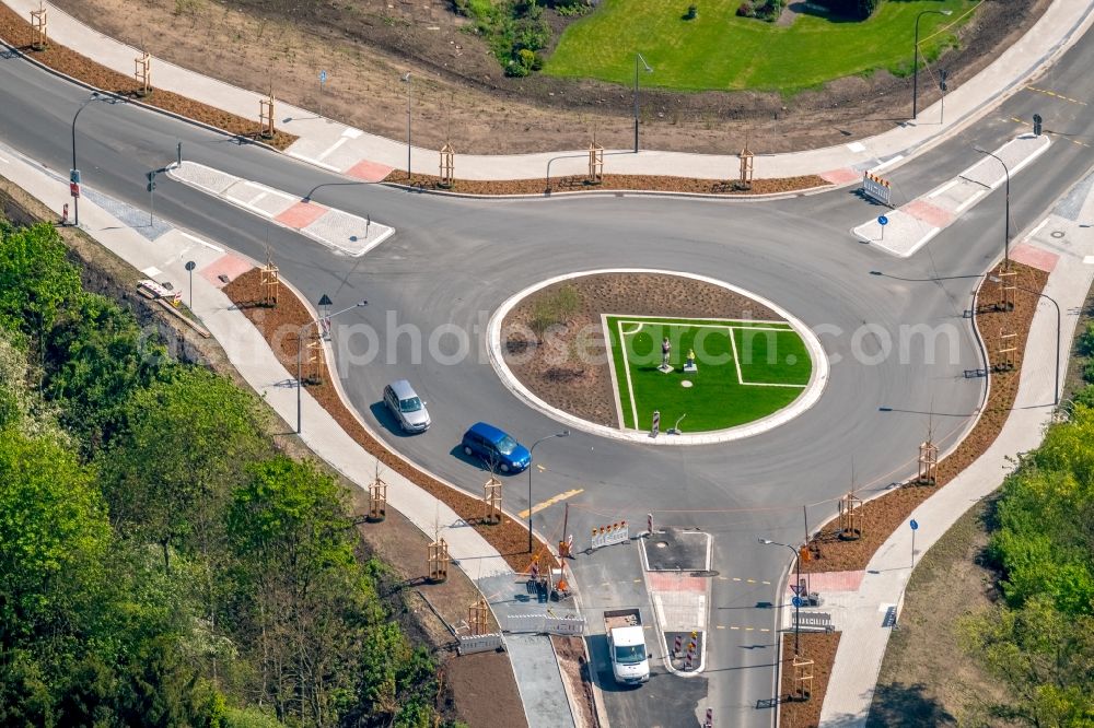 Hamm from the bird's eye view: Traffic management of the roundabout road Kamener Strasse corner Kleine Werlstrasse in Hamm in the state North Rhine-Westphalia, Germany