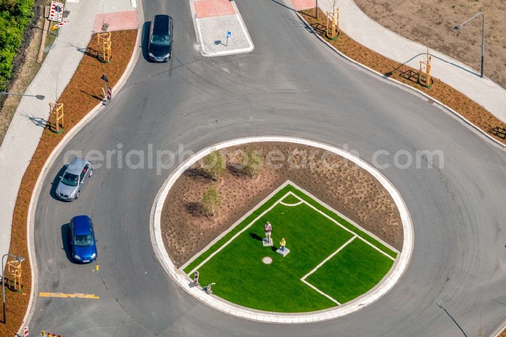 Hamm from above - Traffic management of the roundabout road Kamener Strasse corner Kleine Werlstrasse in Hamm in the state North Rhine-Westphalia, Germany