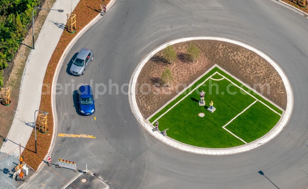 Hamm from the bird's eye view: Traffic management of the roundabout road Kamener Strasse corner Kleine Werlstrasse in Hamm in the state North Rhine-Westphalia, Germany