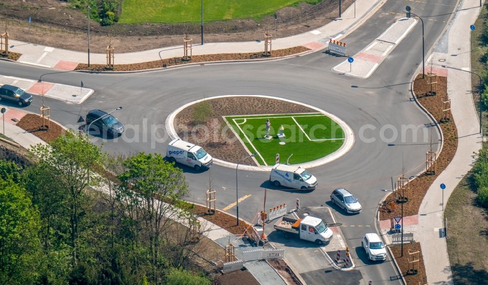 Hamm from the bird's eye view: Traffic management of the roundabout road Kamener Strasse corner Kleine Werlstrasse in Hamm in the state North Rhine-Westphalia, Germany