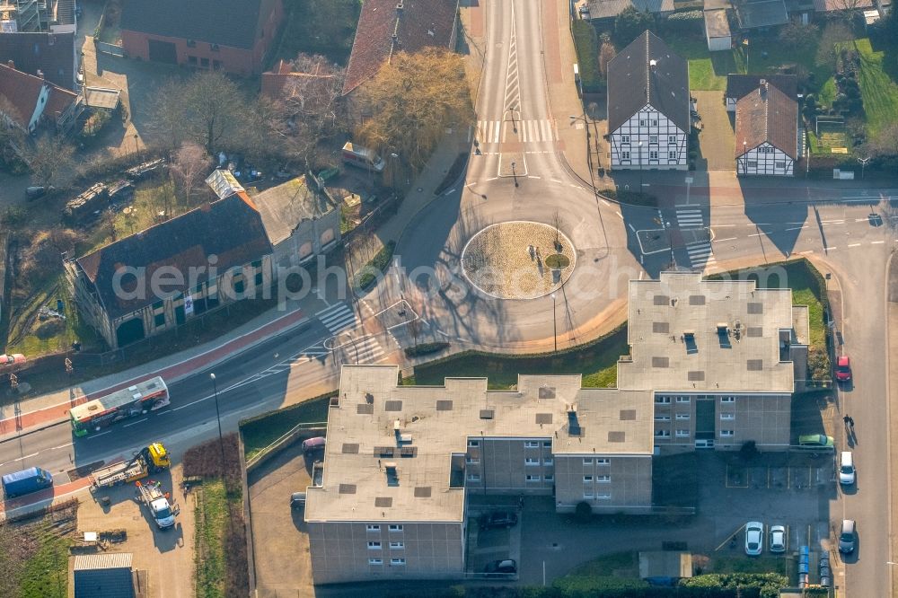 Hamm from above - Traffic management of the roundabout road Kamener Strasse - Kleine Werlstrasse in the district Pelkum in Hamm in the state North Rhine-Westphalia, Germany