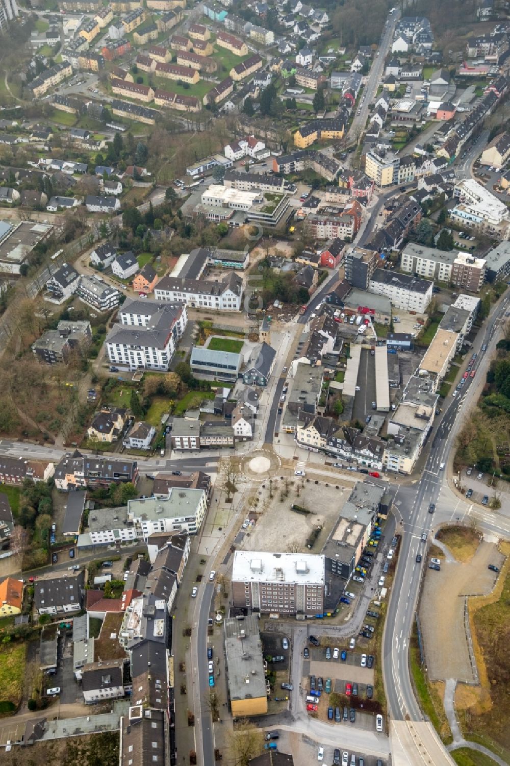 Heiligenhaus from above - Traffic management of the roundabout road on Kettwiger Strasse - Hauptstrasse - Mittelstrasse in Heiligenhaus in the state North Rhine-Westphalia, Germany