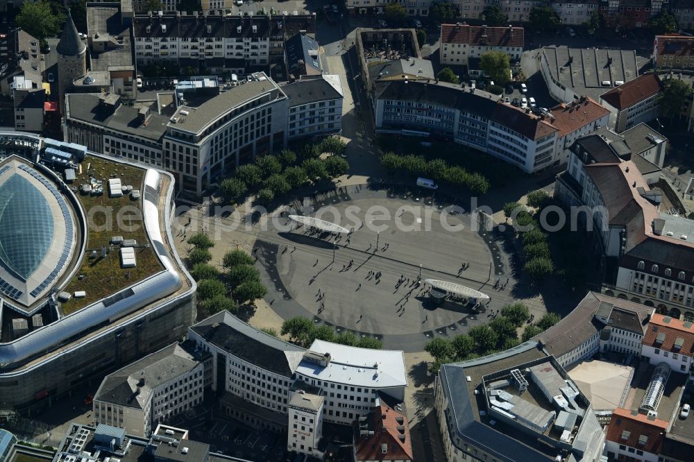 Kassel from above - Traffic management of the roundabout road am Koenigsplatz in Kassel in the state Hesse