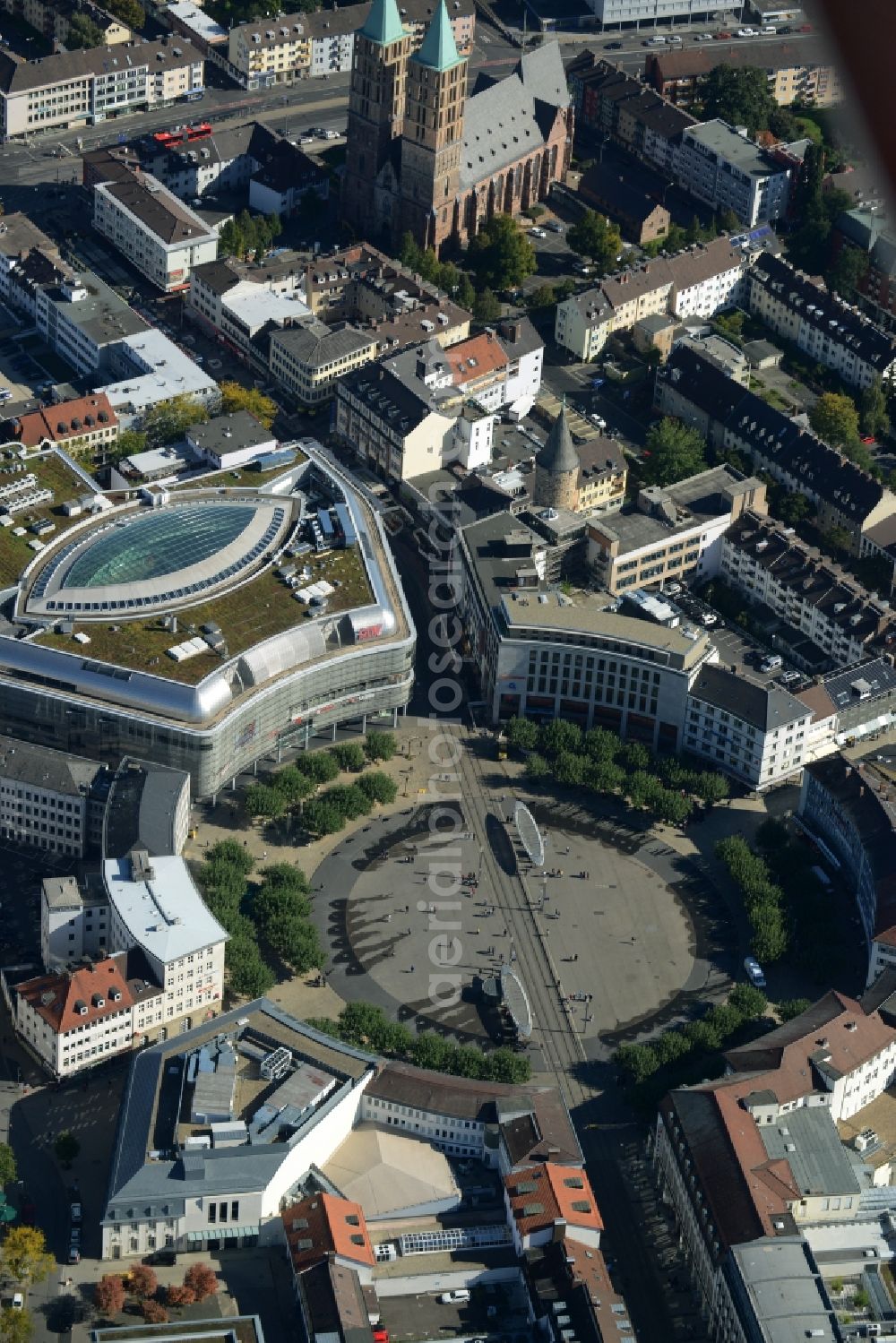 Aerial photograph Kassel - Traffic management of the roundabout road am Koenigsplatz in Kassel in the state Hesse