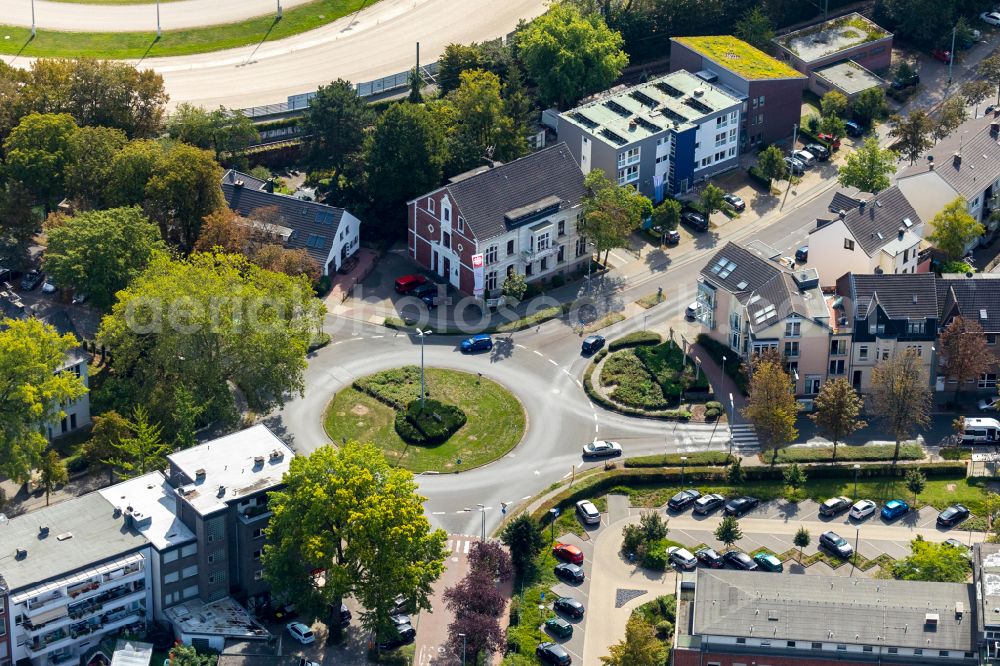 Aerial photograph Dinslaken - Traffic management of the roundabout road Kreuzstrasse - Konrad-Adenauer-Strasse in Dinslaken at Ruhrgebiet in the state North Rhine-Westphalia, Germany