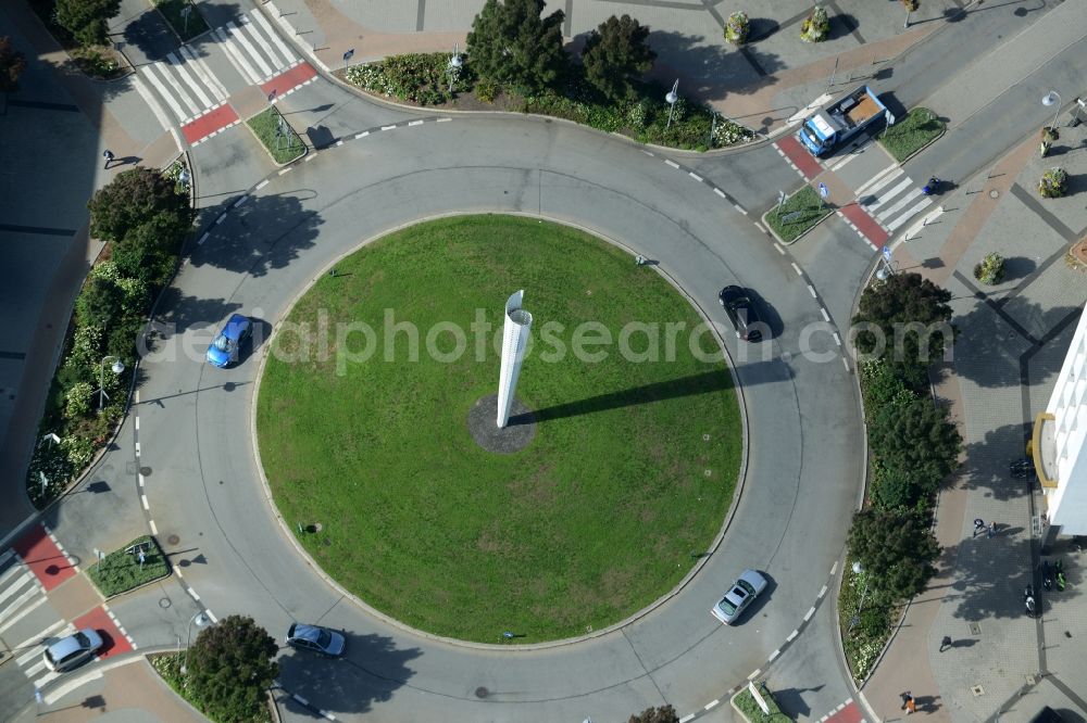 Aerial photograph Hanau - Traffic management of the roundabout road on place Kurt-Blaum-Platz in Hanau in the state Hesse