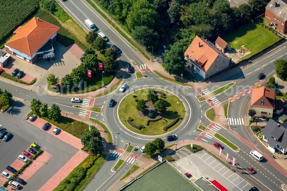 Bünde from the bird's eye view: Traffic management of the roundabout road Luebecker Strasse in Buende in the state North Rhine-Westphalia