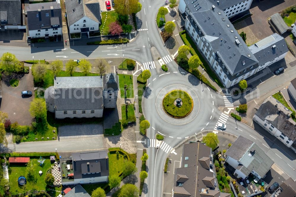 Aerial image Brilon - Traffic management of the roundabout road on Lindenweg - Steinweg in Brilon in the state North Rhine-Westphalia, Germany