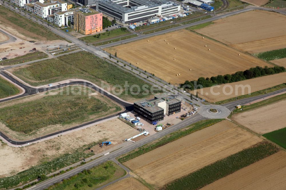 Mainz from above - Traffic management of the roundabout road on street Eugen-Salomon-Strasse - Jakob-Heinz-Strasse in Mainz in the state Rhineland-Palatinate, Germany