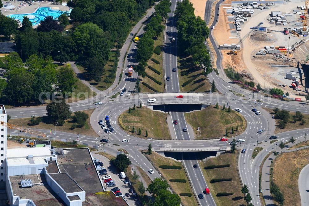 Aerial photograph Heilbronn - Traffic management of the roundabout road Neckartalstrasse in Heilbronn in the state Baden-Wurttemberg, Germany