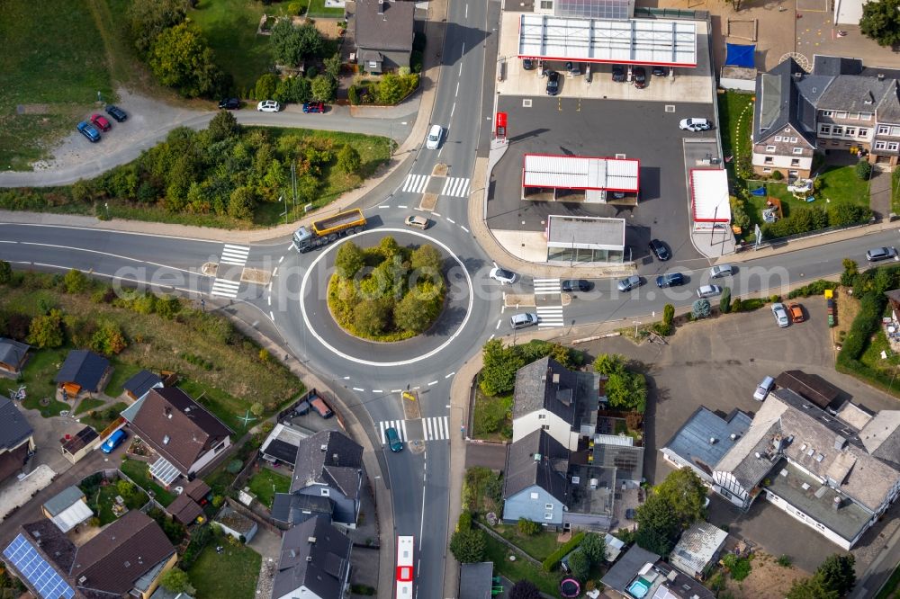 Netphen from the bird's eye view: Traffic management of the roundabout road on Kronprinzenstrasse - Landstrasse L729n - Frohnhauser Strasse in Netphen in the state North Rhine-Westphalia, Germany