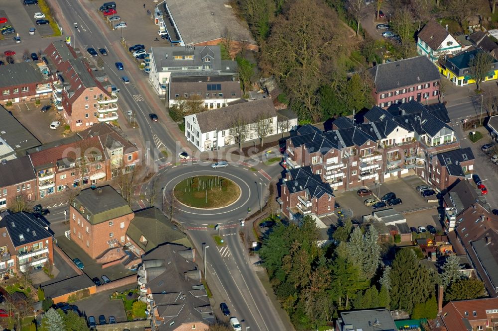 Aerial photograph Neukirchen-Vluyn - Traffic management of the roundabout road Niederrheinallee und Vluyner Nordring und Vluyner Suedring in Neukirchen-Vluyn in the state North Rhine-Westphalia