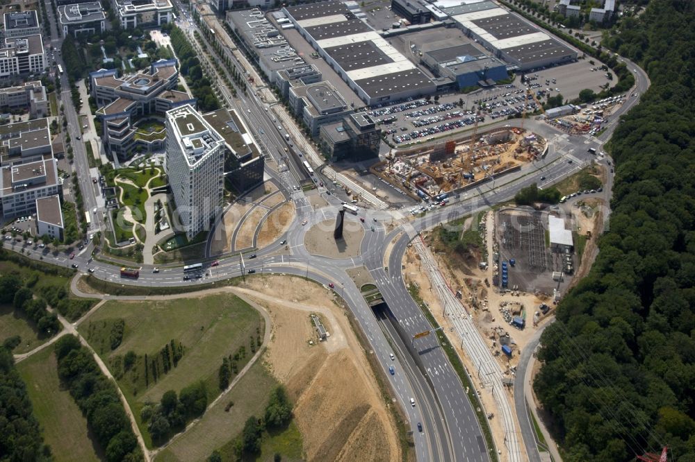 Aerial image Luxembourg Luxemburg - Traffic management of the roundabout to the Kirchbergplateau in Luxembourg in District de Luxembourg, Luxembourg. In the middle of the roundabout a steel sculpture named Exchange