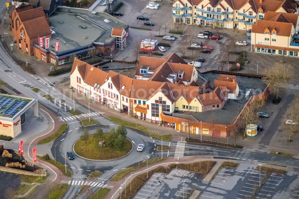 Hamm from the bird's eye view: Traffic management of the roundabout road Ostwennemarstrasse in the district Norddinker in Hamm at Ruhrgebiet in the state North Rhine-Westphalia, Germany