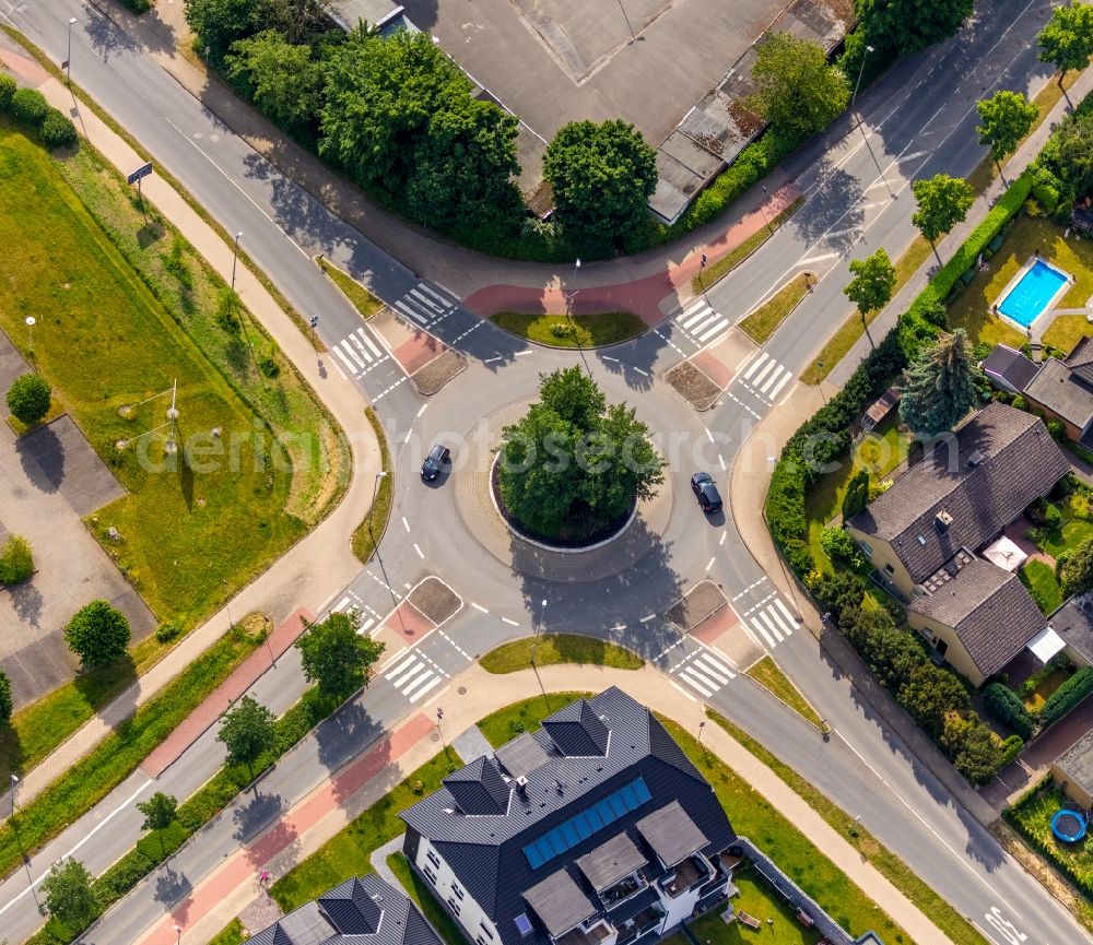 Aerial photograph Soest - Traffic management of the roundabout road on Paradieser Weg - Ardeyweg - Senator-Schwartz-Ring in Soest in the state North Rhine-Westphalia, Germany