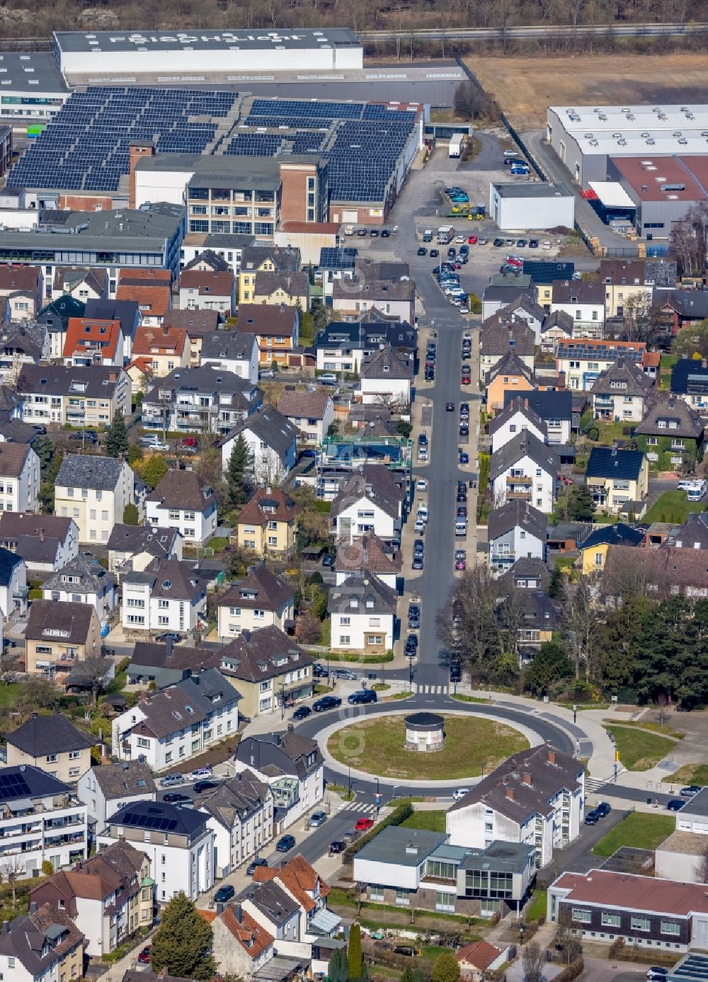 Aerial photograph Arnsberg - Traffic management of the roundabout road on Pfarrer-Leo-Reiners-Platz along the Ordensmeisterstrasse in the district Neheim in Arnsberg at Sauerland in the state North Rhine-Westphalia, Germany