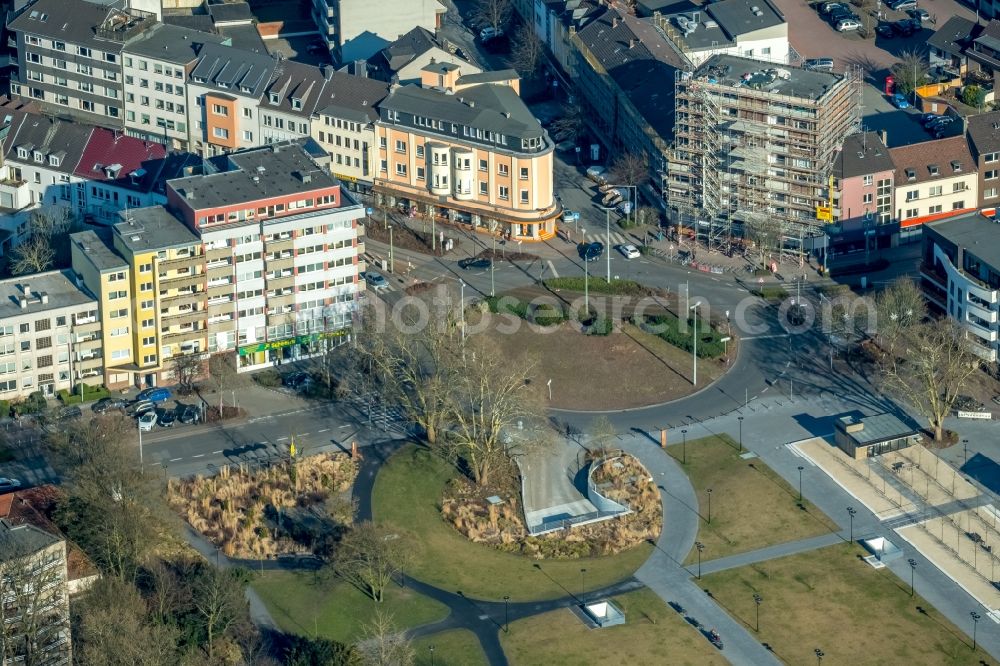 Dinslaken from above - Traffic management of the roundabout road on Platz D Agen in Dinslaken in the state North Rhine-Westphalia, Germany