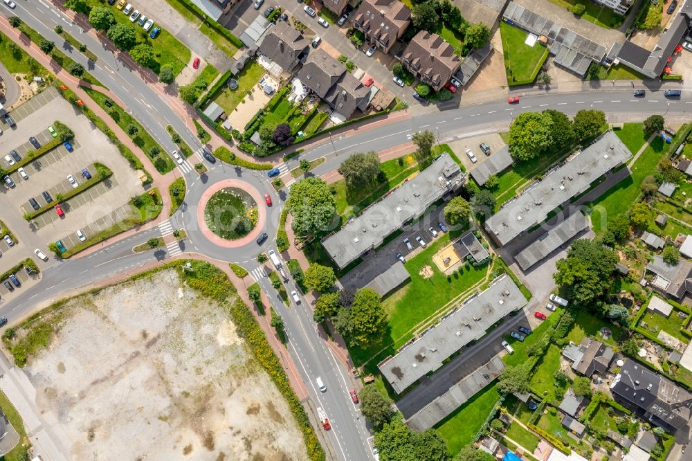 Aerial image Gladbeck - Traffic management of the roundabout road on Rockwool Strasse - Kampstrasse in Gladbeck in the state North Rhine-Westphalia, Germany