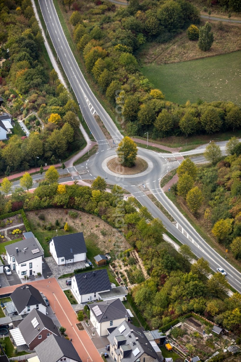 Hamm from above - Traffic management at the Sachsenring roundabout and road in Hamm in the federal state of North Rhine-Westphalia, Germany