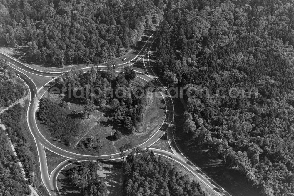 Aerial image Stuttgart - Traffic management of the roundabout road Schattenring on street Wildparkstrasse in the district Suedheim in Stuttgart in the state Baden-Wuerttemberg, Germany