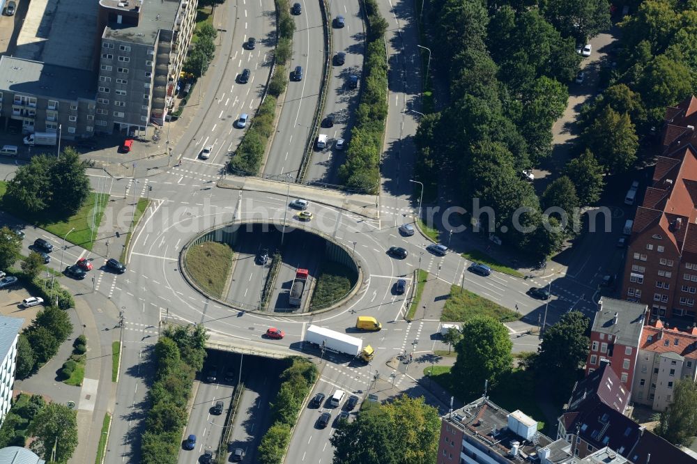 Kiel from the bird's eye view: Traffic management of the roundabout road Schnellstrasse B76 Ecke Hamburger Chaussee in Kiel in the state Schleswig-Holstein