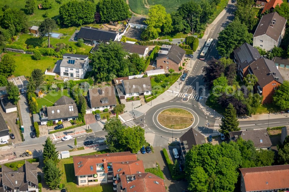 Aerial photograph Bochum - Traffic management of the roundabout road Schuetzenstrasse and Engelsburger Strasse in the district Wattenscheid in Bochum in the state North Rhine-Westphalia, Germany