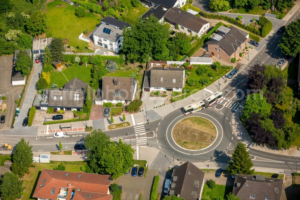 Bochum from the bird's eye view: Traffic management of the roundabout road Schuetzenstrasse and Engelsburger Strasse in the district Wattenscheid in Bochum in the state North Rhine-Westphalia, Germany