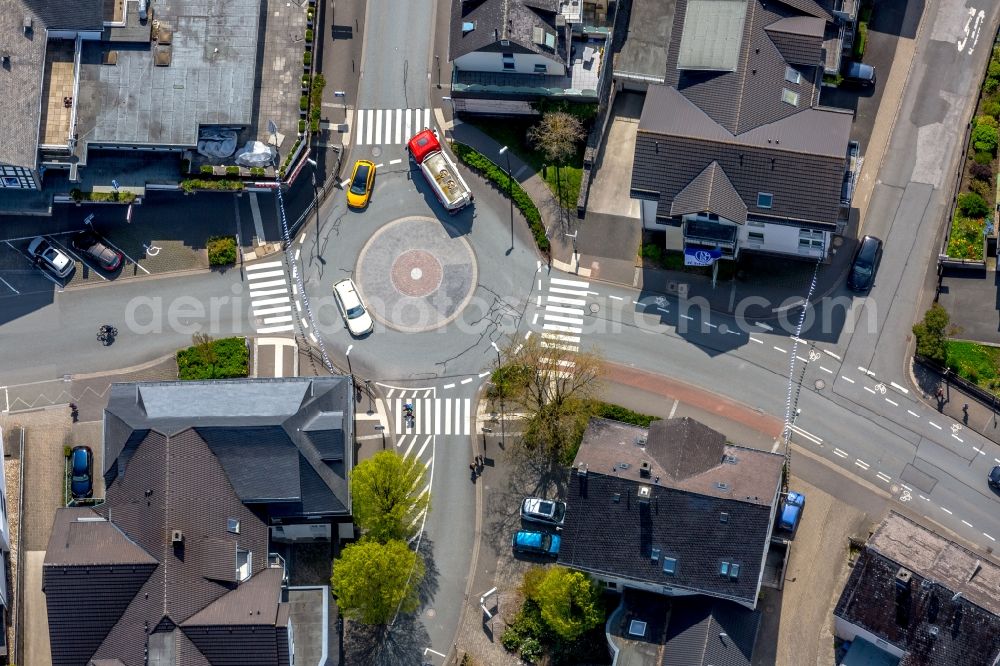 Aerial photograph Brilon - Traffic management of the roundabout road on Strackestrasse - Obere Mauer in Brilon in the state North Rhine-Westphalia, Germany