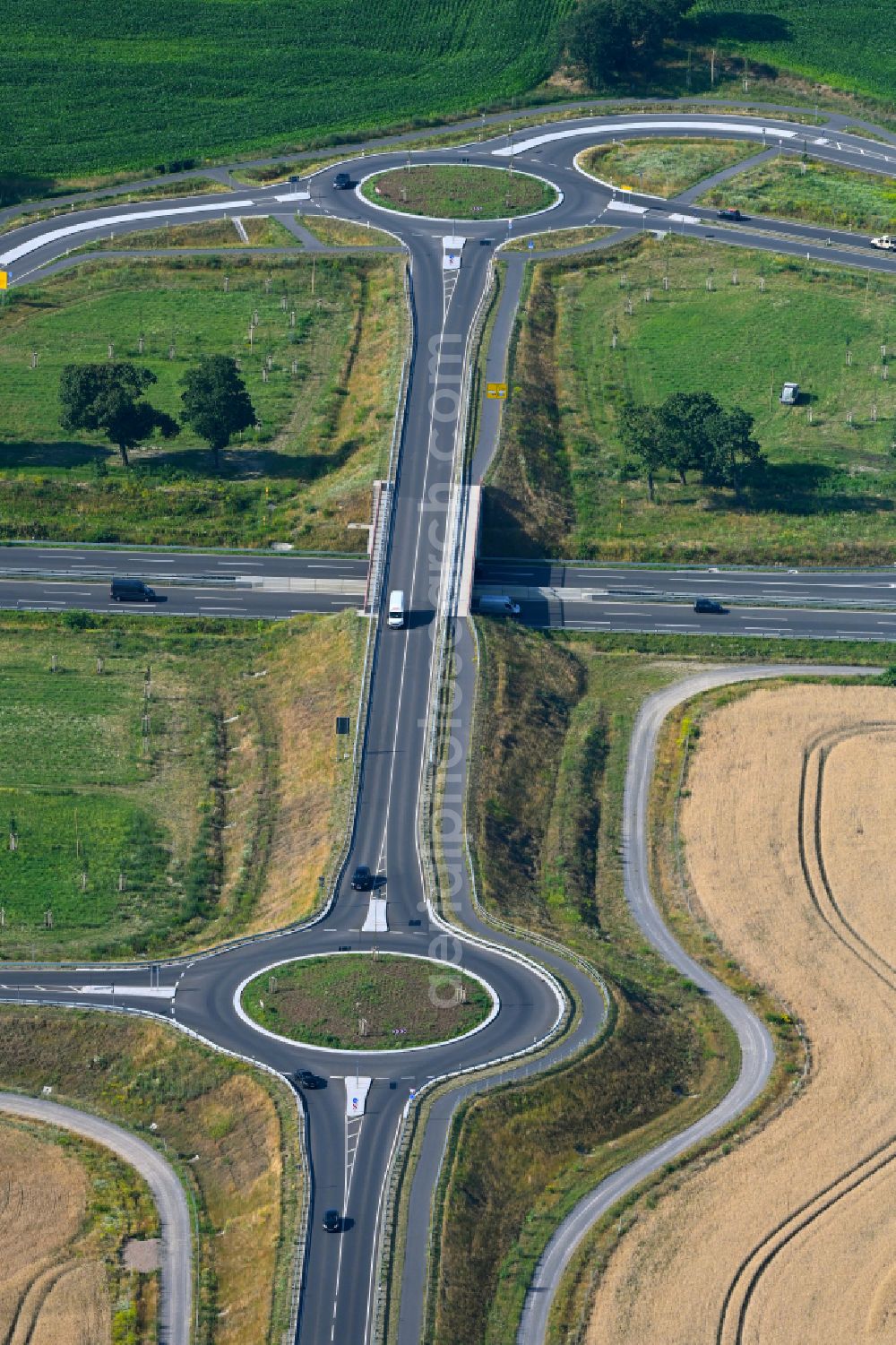 Aerial image Marggraffshof - Traffic management of the roundabout road on Strassen L40 - L77 in Marggraffshof in the state Brandenburg, Germany