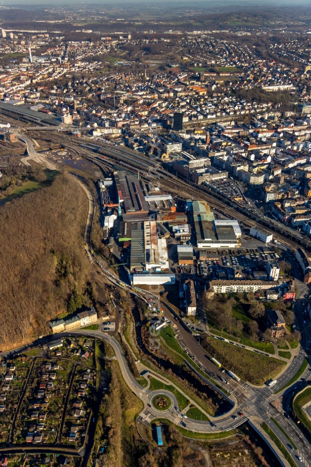 Hagen from the bird's eye view: Traffic management of the roundabout road on Wehringhauser Strasse in Hagen in the state North Rhine-Westphalia, Germany