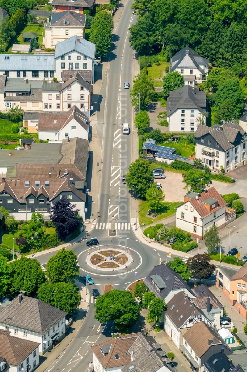 Aerial photograph Breckerfeld - Traffic management of the roundabout road Westring - Frankfurter Strasse - Prioreier Strasse in Breckerfeld in the state North Rhine-Westphalia, Germany