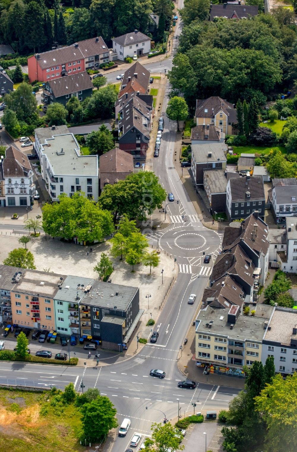 Heiligenhaus from the bird's eye view: Roundabout between Kettwiger Strasse and Hauptstrasse in Heiligenhaus in the state of North Rhine-Westphalia