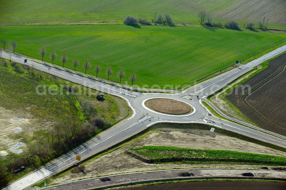 Aerial image Edderitz - Traffic routing of the roundabout and course of the road between Pfaffendorf and Edderitz in the state Saxony-Anhalt, Germany