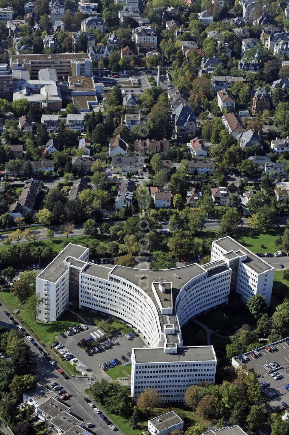 Aerial image Wiesbaden - Blick auf das Kreiswehrersatzamt Wiesbaden. View of the army recruiting office in Wiesbaden.