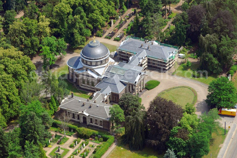 Dresden from the bird's eye view: Crematory and funeral hall for burial in the grounds of the cemetery Johannisfriedhof in the district Tolkewitz in Dresden in the state Saxony, Germany