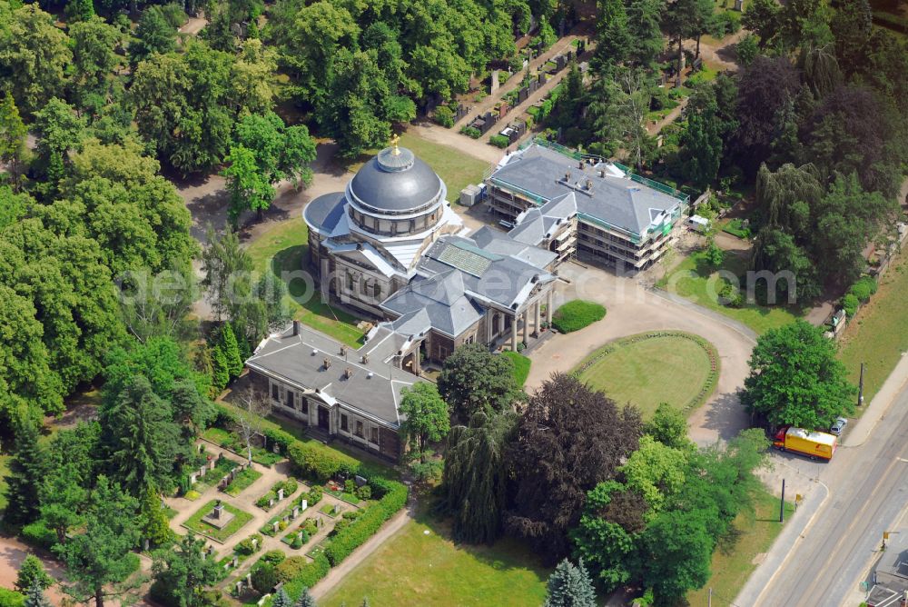 Aerial image Dresden - Crematory and funeral hall for burial in the grounds of the cemetery Johannisfriedhof in the district Tolkewitz in Dresden in the state Saxony, Germany