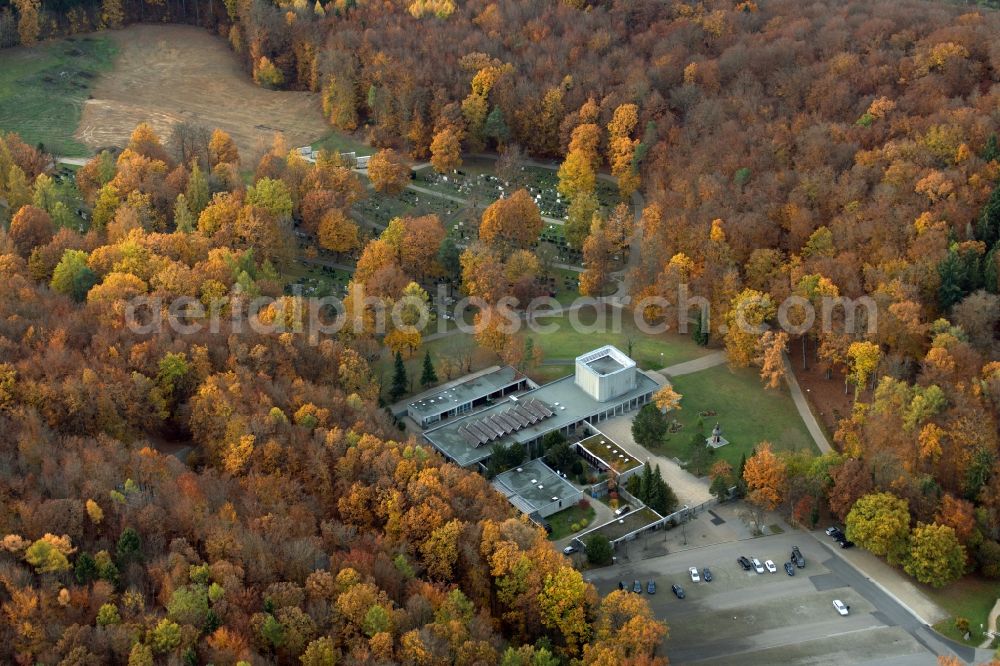 Aerial image Kelheim - Crematory and funeral hall for burial in the grounds of the cemetery Staedtischer Waldfriedhof in the district Hohenpfahl in Kelheim in the state Bavaria, Germany