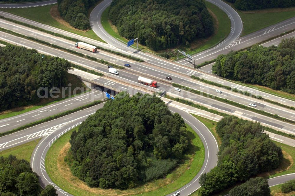 Aerial image Unna - Blick auf die Autobahn A 44 in Unna-Ost. Kontakt: Kreisstadt Unna, Rathausplatz 1, 59423 Unna, Tel. +49(0)2303 103 0, Fax +49(0)2303 103 273, Email: info@stadt-unna.de