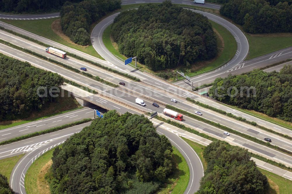 Aerial photograph Unna - Blick auf die Autobahn A 44 in Unna-Ost. Kontakt: Kreisstadt Unna, Rathausplatz 1, 59423 Unna, Tel. +49(0)2303 103 0, Fax +49(0)2303 103 273, Email: info@stadt-unna.de