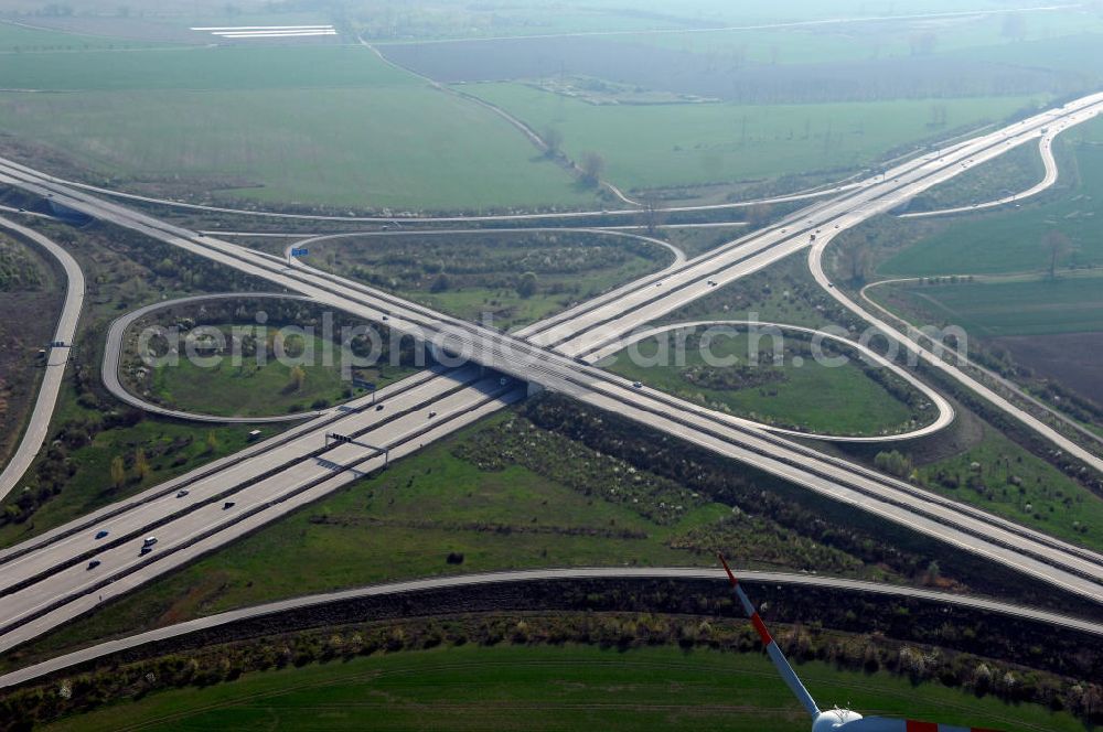 Magdeburg from the bird's eye view: Blick auf das Autobahnkreuz / Kreuz Magdeburg mit seiner 85 m langen Brücke. Hier treffen sich die Autobahn A14 und A2.