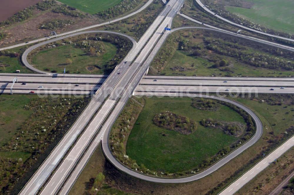 Aerial photograph Magdeburg - Blick auf das Autobahnkreuz / Kreuz Magdeburg mit seiner 85 m langen Brücke. Hier treffen sich die Autobahn A14 und A2.