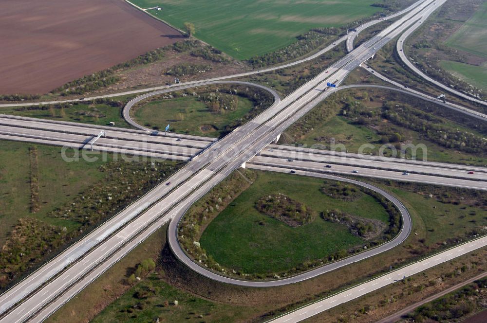 Magdeburg from above - Blick auf das Autobahnkreuz / Kreuz Magdeburg mit seiner 85 m langen Brücke. Hier treffen sich die Autobahn A14 und A2.