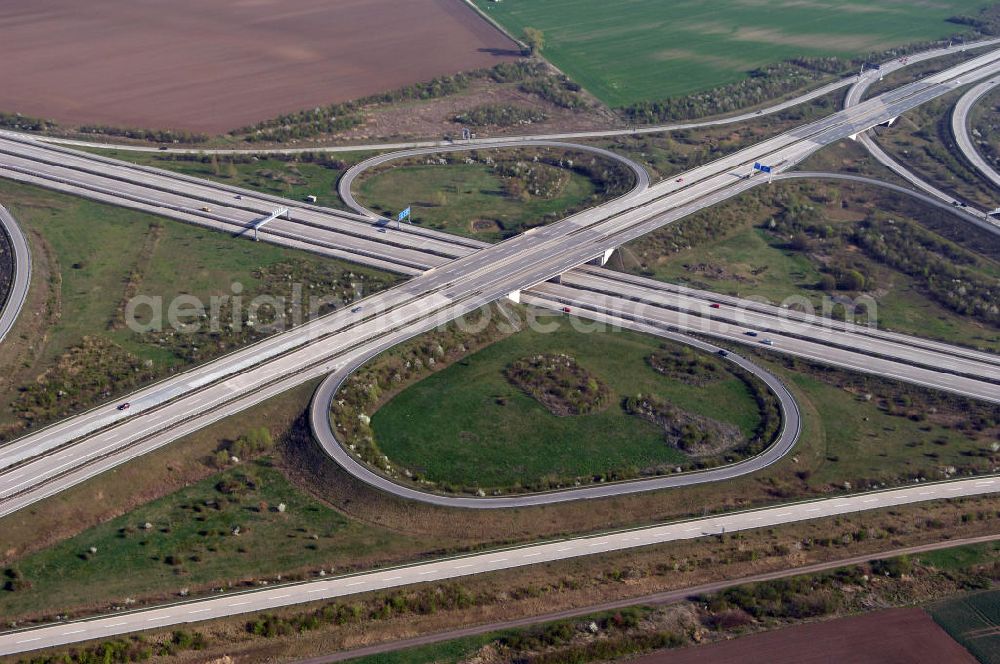 Magdeburg from the bird's eye view: Blick auf das Autobahnkreuz / Kreuz Magdeburg mit seiner 85 m langen Brücke. Hier treffen sich die Autobahn A14 und A2.