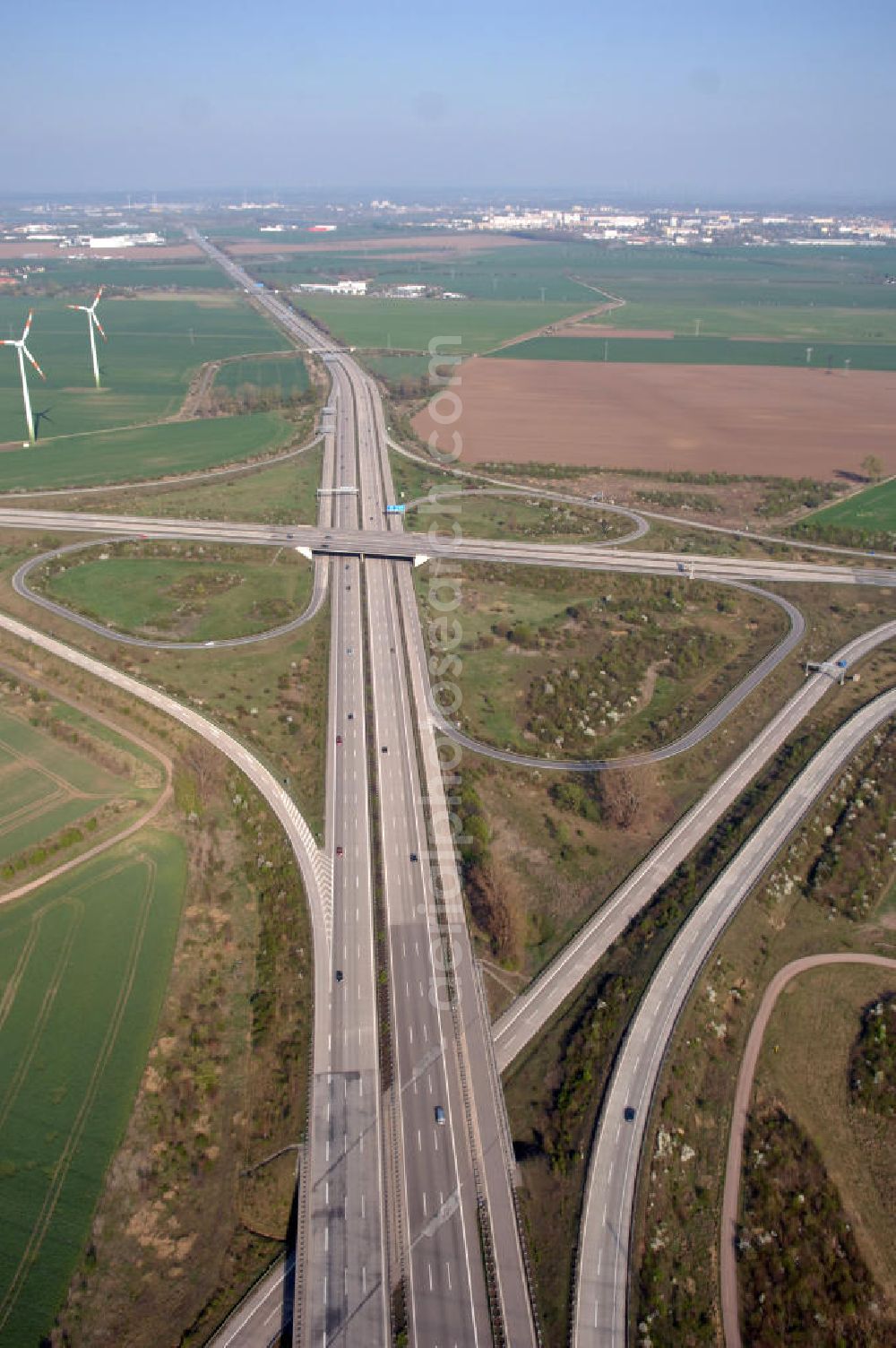 Magdeburg from above - Blick auf das Autobahnkreuz / Kreuz Magdeburg mit seiner 85 m langen Brücke. Hier treffen sich die Autobahn A14 und A2.