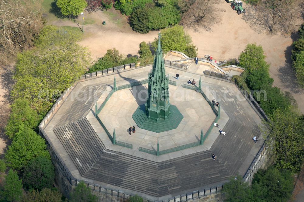 Berlin from the bird's eye view: Blick auf das Blick auf das Denkmal für die Befreiungskriege von 1817- 1821. Das von Karl Friedrich Schinkel entworfene Denkmal steht im Viktoriapark in Berlin- Kreuzberg. View of the views of the monument to the Wars of Liberation 1817-1821. Designed by Karl Friedrich Schinkel monument in Victoria Park in Berlin-Kreuzberg.