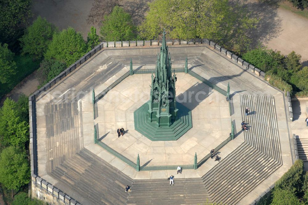 Berlin from the bird's eye view: Blick auf das Blick auf das Denkmal für die Befreiungskriege von 1817- 1821. Das von Karl Friedrich Schinkel entworfene Denkmal steht im Viktoriapark in Berlin- Kreuzberg. View of the views of the monument to the Wars of Liberation 1817-1821. Designed by Karl Friedrich Schinkel monument in Victoria Park in Berlin-Kreuzberg.