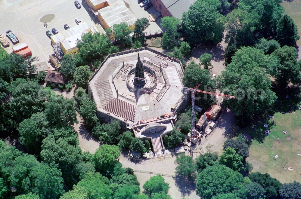 Aerial image Berlin Kreuzberg - View of the views of the monument to the Wars of Liberation monument in Victoria Park in Berlin-Kreuzberg