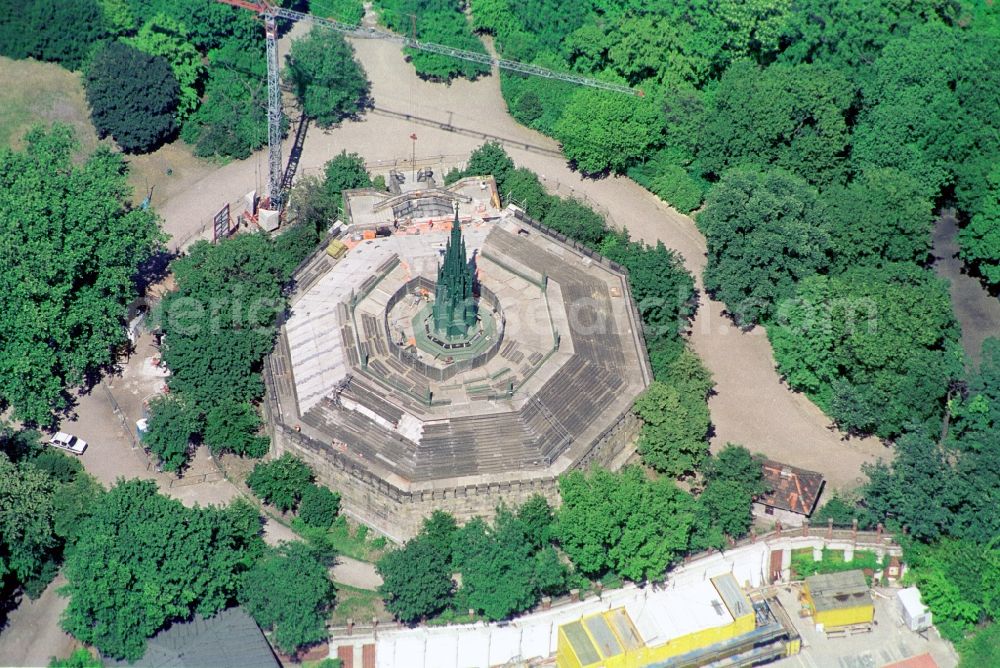 Aerial photograph Berlin Kreuzberg - View of the views of the monument to the Wars of Liberation monument in Victoria Park in Berlin-Kreuzberg